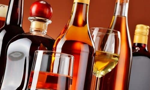 Алкогольные напитки должны быть полностью исключены из рациона больного гипотиреозом