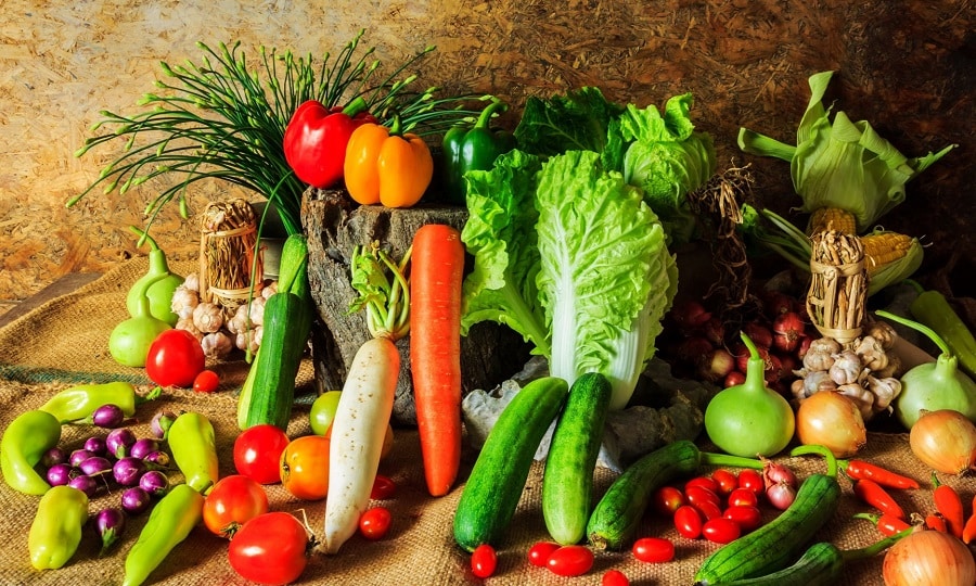 Полезными при аутоиммунном тиреоидите будут различные овощи, они обеспечат организм необходимыми ему витаминами, макроэлементами и клетчаткой