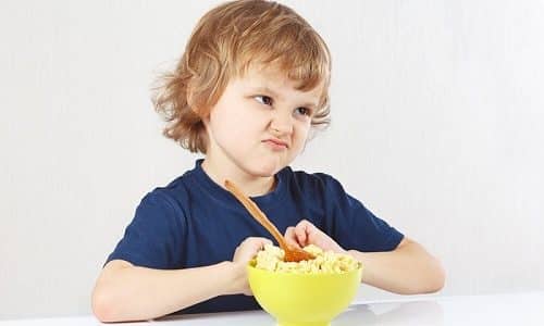 К ранним проявлениям болезни, наблюдающимся у детей, относят снижение аппетита