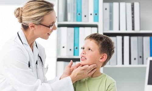 Гипотиреоз у детей — патологическое состояние, при котором щитовидная железа вырабатывает недостаточное количество тиреоидных гормонов