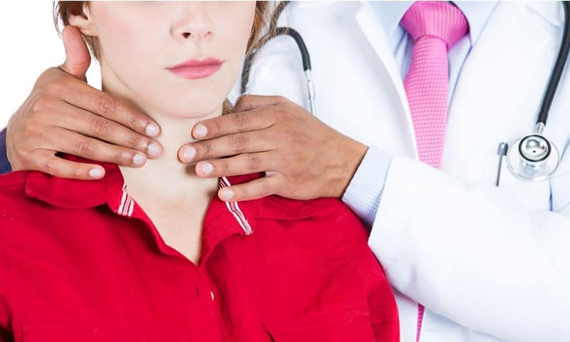 Таблетки от заболеваний щитовидки может назначить только врач, поскольку при этом нужно учесть степень нарушения функционирования эндокринной железы