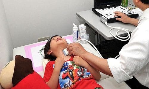 Для того, чтобы установить диагноз ребенку обязательно делают УЗИ щитовидки