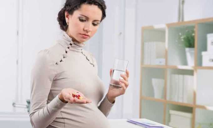 У ребенка врожденный гипотиреоз может появиться из-за того что при беременности его мать принимала некоторые препараты