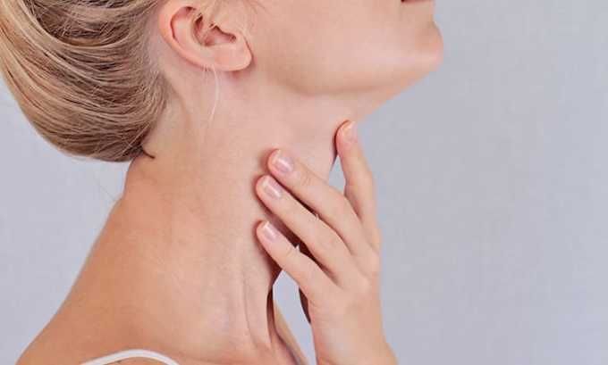 При эутиреозе наблюдается увеличение размеров щитовидной железы. Больной может испытывать некую сдавленность в горле